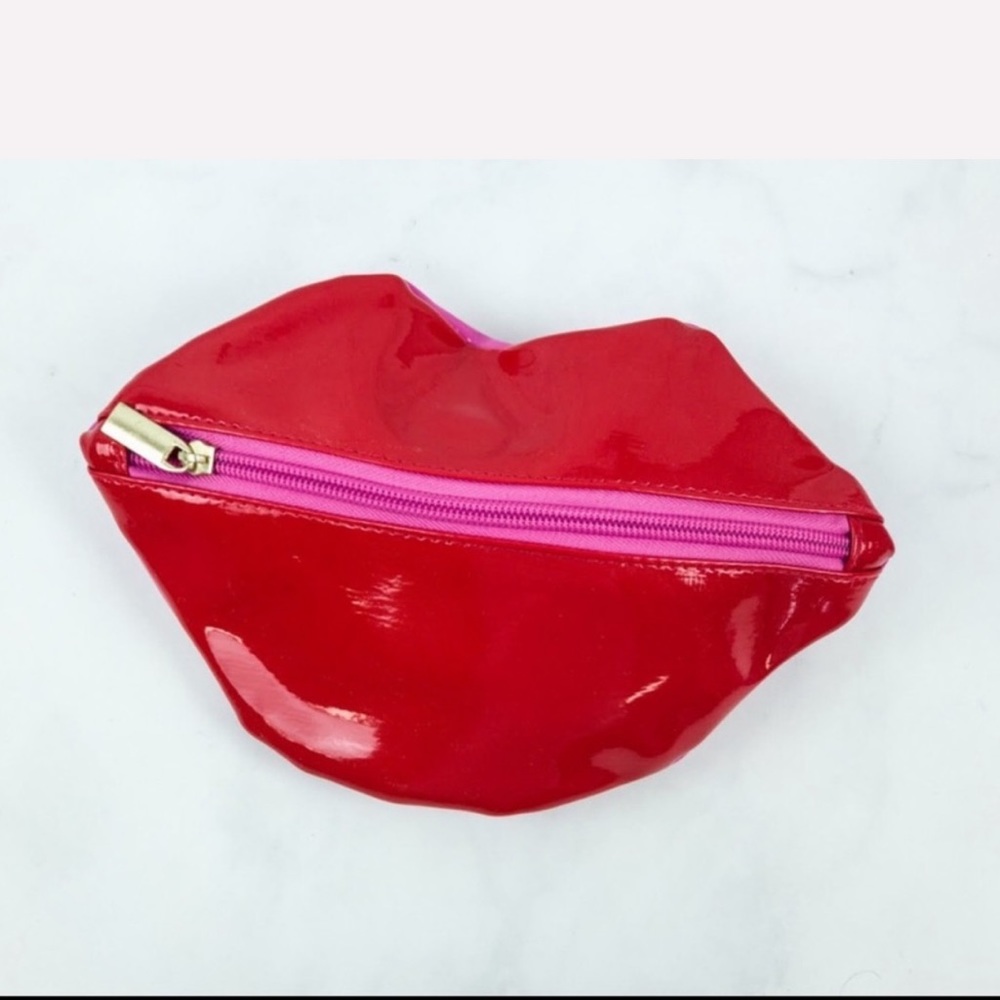 ‼️SOLD‼️ Macys Red Patent Lips Cosmetic Bag - Picture 5 of 6